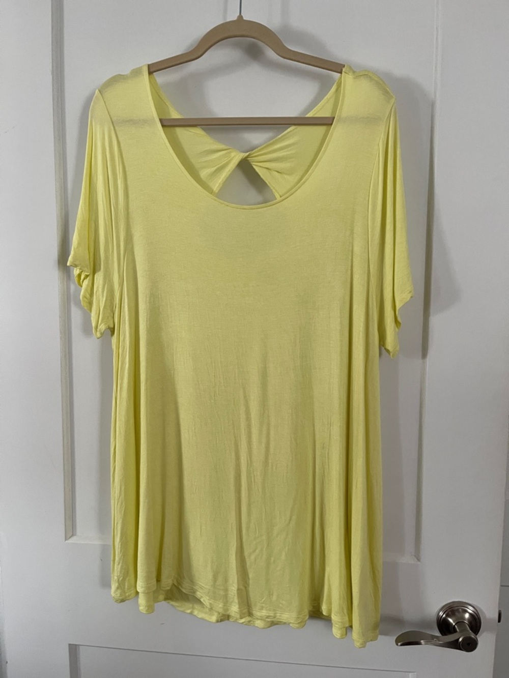 Lane Bryant Light Yellow Short Sleeve Twist-Back Tunic